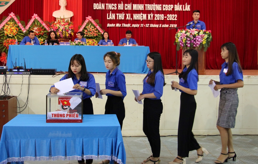 Đại biểu bỏ phiếu