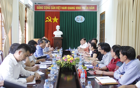 Quang cảnh buổi làm việc