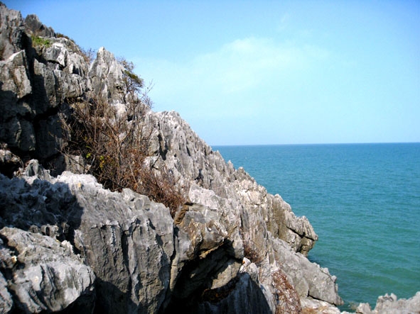 Cửa hang Gia Long.