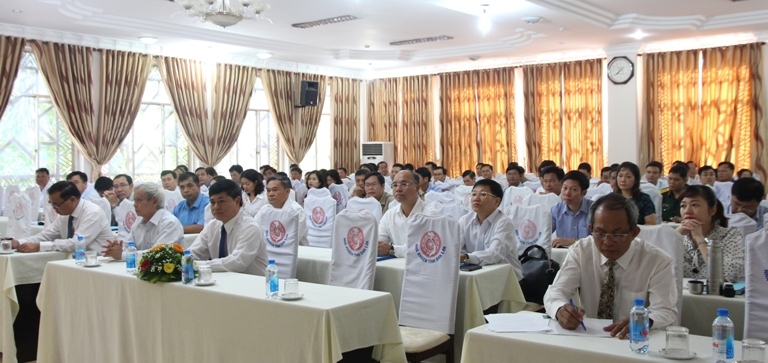 Các đại biểu và học viên tham dự lớp bồi dưỡng.