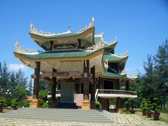 Lăng cụ Nguyễn Đình Chiểu. 