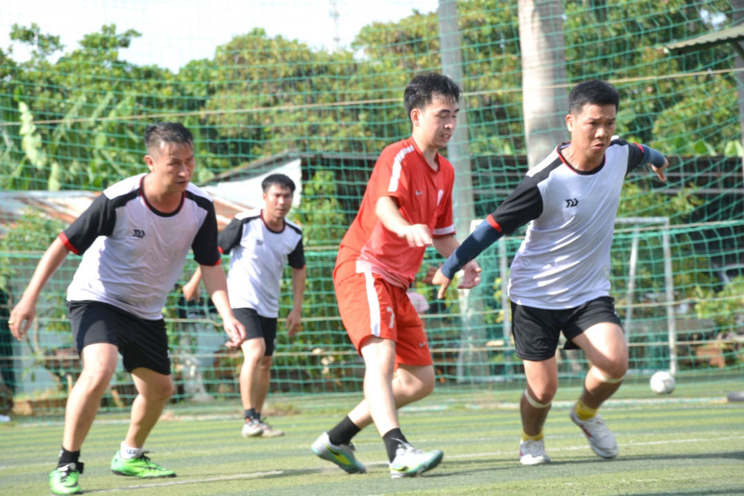 Trận tranh tài giữ đội bóng Ban tuyên giáo Tỉnh ủy và Sở Thông tin và Truyền thông (á0