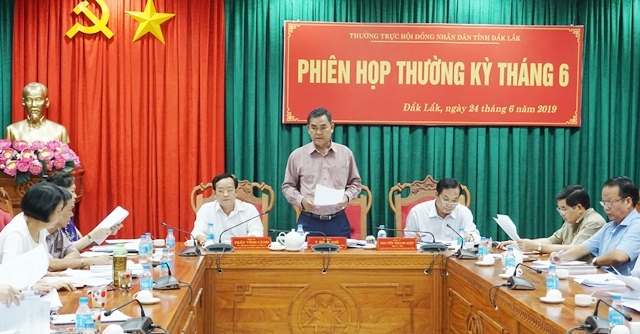 Các đại biểu tham dự phiên họp.