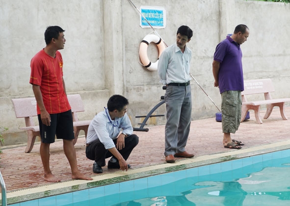 Đội Kiểm tra liên ngành Trật tự Văn hóa – xã hội thành phố kiểm tra tại các hồ bơi trên địa bàn TP.Buôn Ma Thuột.