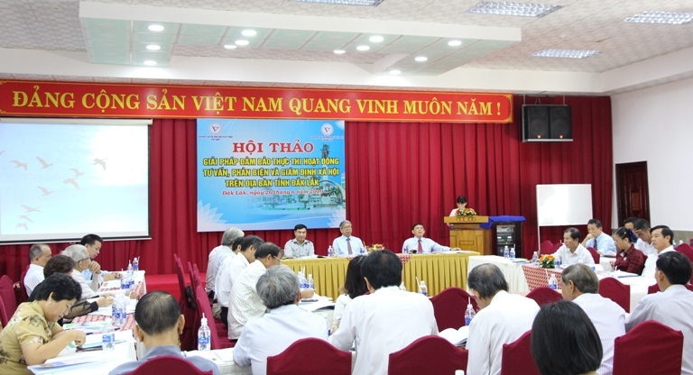 Các đại biểu tham dự hội thảo. 