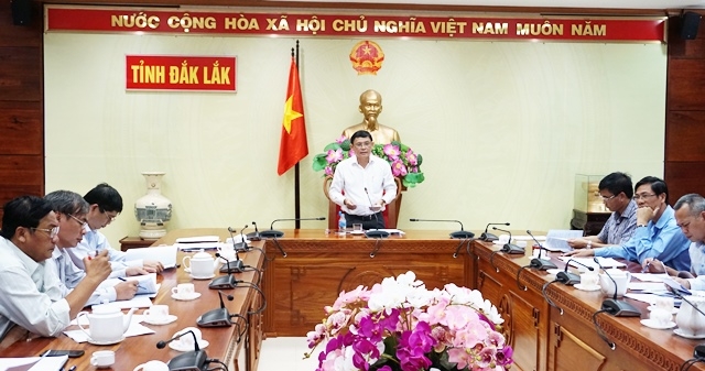 Phó Chủ tịch Thường trực UBND tỉnh Nguyễn Tuấn Hà chủ trì cuộc họp. 