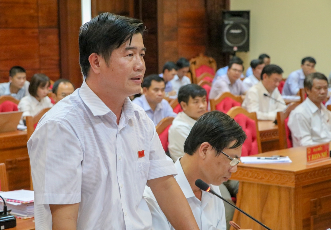 Đại biểu Nguyễn Thiên Văn (Tổ đại biểu huyện Ea H’leo) chất vấn