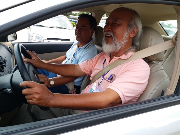 Hướng dẫn thực hành lái xe tại Trung tâm Giáo dục nghề nghiệp Vinasme Tây Nguyên. 