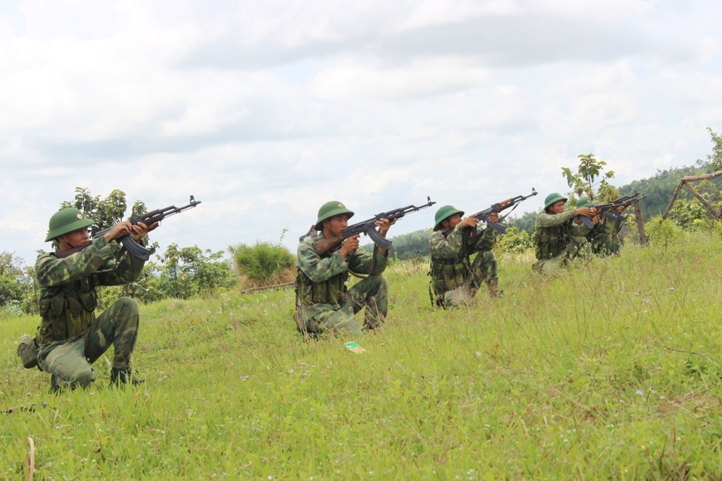  Đại đội 2, Ban CHQS huyện Ea Súp duy trì nghiêm chế độ tập luyện, sẵn sàng chiến đấu