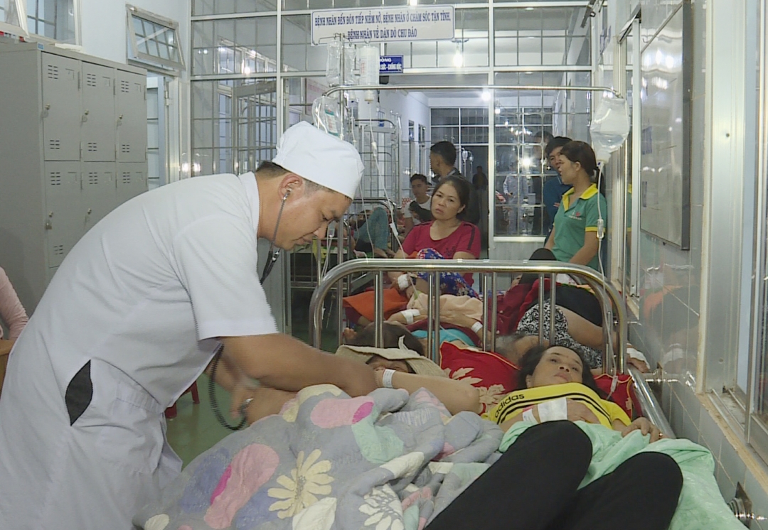 Bệnh nhân điều trị tại Bệnh viện Đa khoa thị xã Buôn Hồ.