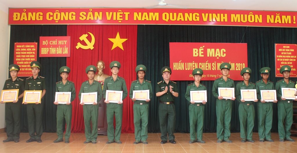 Đại tá Đào Viết Hùng