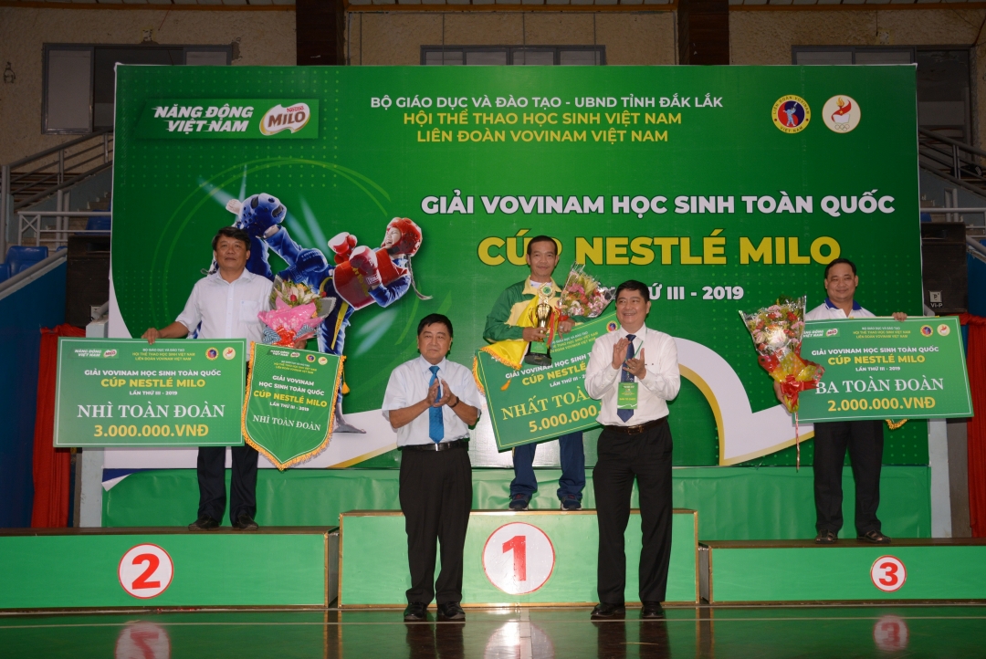 Ban tổ chức trao giải toàn đoàn ở cả 3 khối cho các đơn vị.