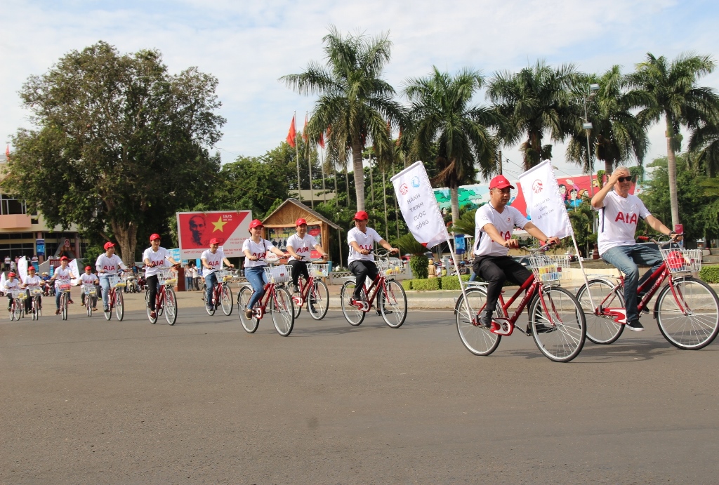 Đạp xe diễu hành tuyên truyền phòng chống tai nạn giao thông, ô nhiễm môi trường và gây quỹ cho trẻ em có hoàn cảnh khó khăn.