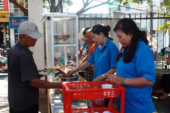 Các tình nguyện viên 