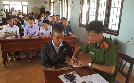 Công an huyện Ea H'leo làm chứng minh nhân dân cho người dân địa bàn vùng sâu, vùng xa