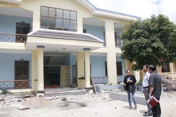 Phòng GD-ĐT huyện Lắk kiểm tra tiến độ sửa chữa Trường THCS Lê Lợi.  