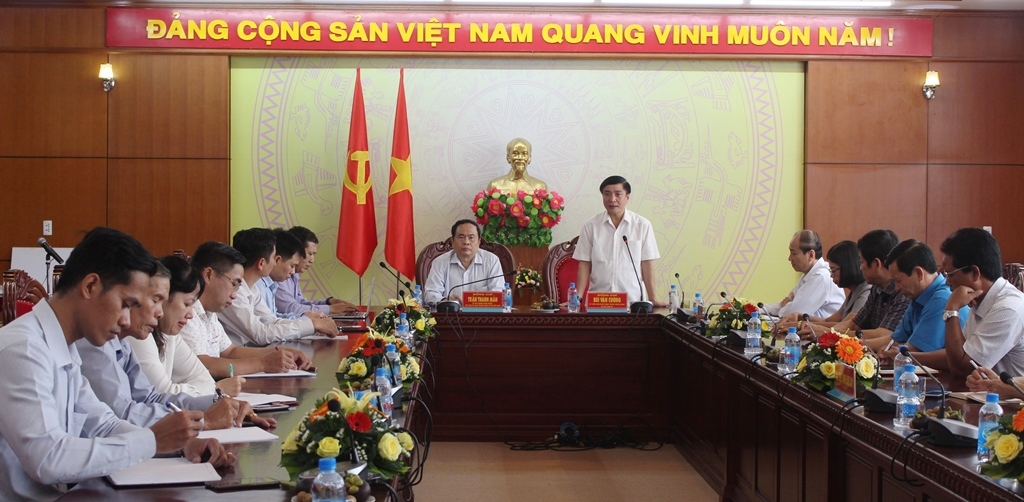 Các đại biểu tham dự buổi làm việc
