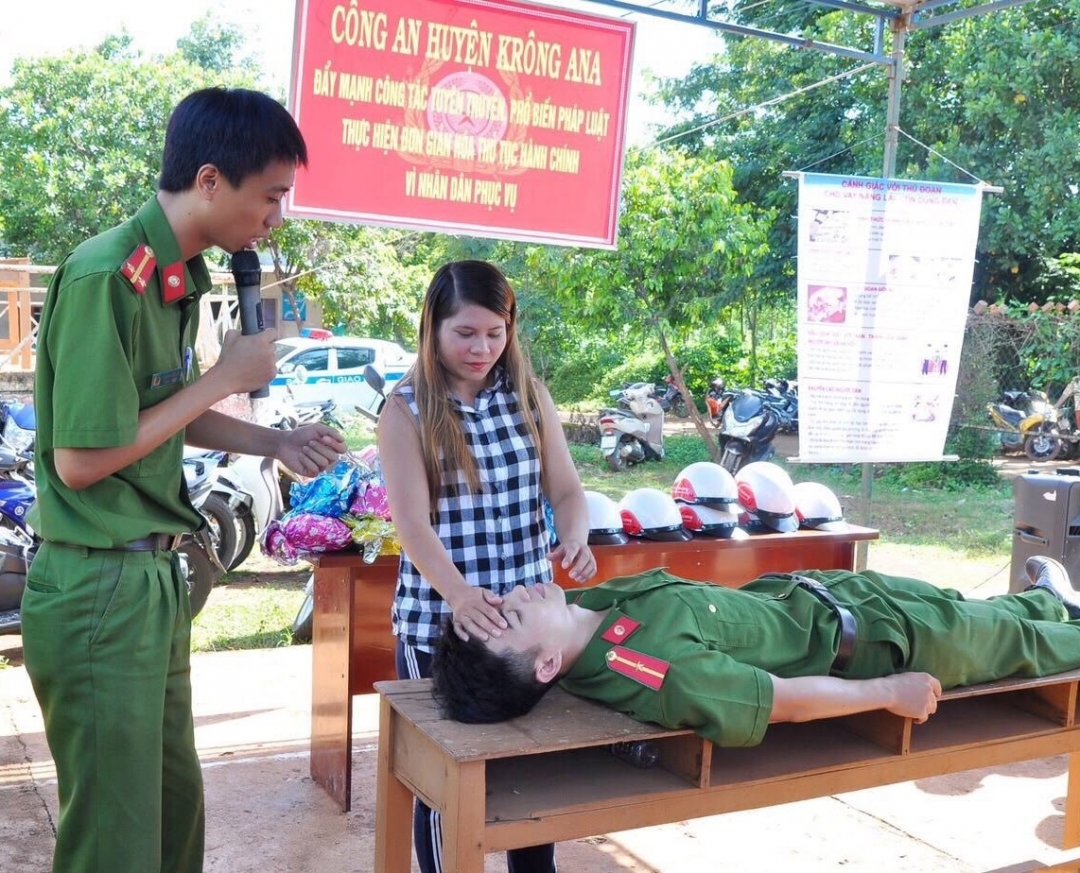 Hướng dẫn người dân cách sơ cấp cứu ban đầu