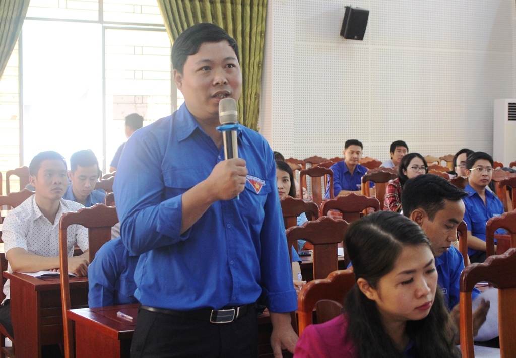 Đại biểu đóng góp ý kiến tại hội nghị