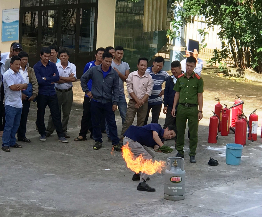 Học viên tham gia phần thực hành.