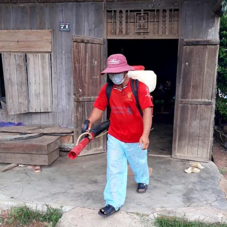 Phun hóa chất phòng chống sốt xuất huyết trên địa bàn xã Cư M'lan