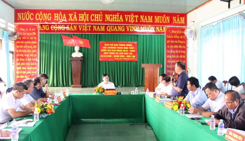 Quang cảnh buổi làm việc.