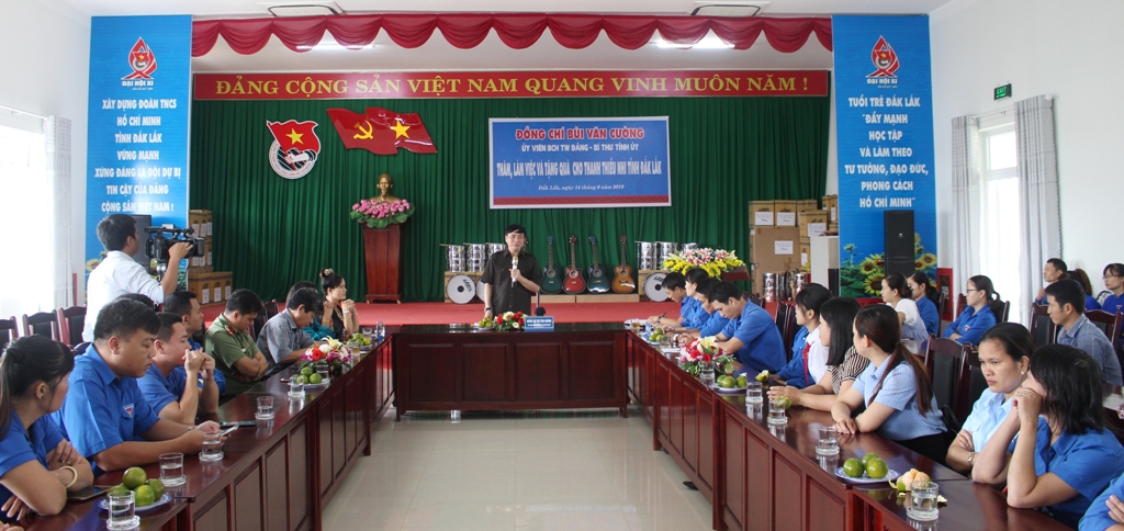 Các đại biểu tham dự buổi làm việc