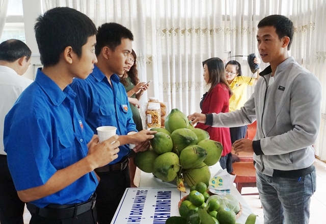 Các sản phẩm nông nghiệp của địa phương trưng bày tại Hội thảo Khởi nghiệp đổi mới sáng tạo Đắk Lắk - Cơ hội và thách thức