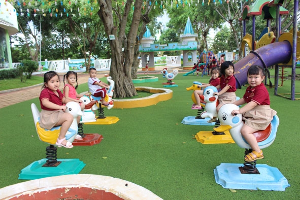 Giờ ra chơi của học sinh Trường Mầm non Hoa Sen. 