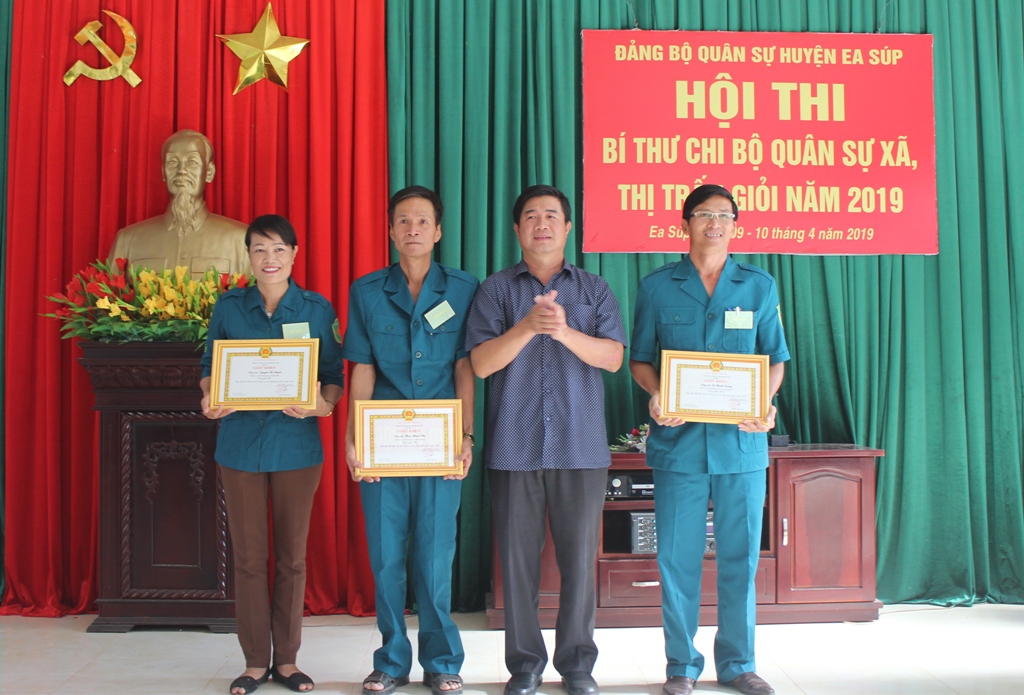 Bí thư Chi bộ Quân sự các xã, thị trấn tham gia thi tài tại Hội thi Bí thư Chi bộ Quân sự xã, thị trấn giỏi