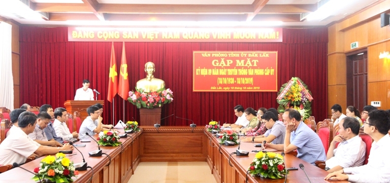 Các đại biểu tham dự buổi gặp mặt.
