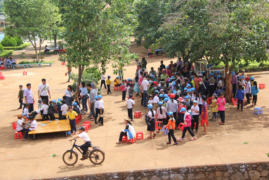 Đông đảo các em học sinh tham gia chương trình