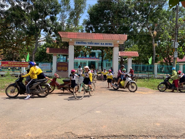 Trường tiểu học Ea Bung đạt chuẩn quốc gia.  