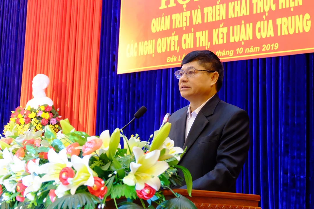 Phó Bí thư Thường trực Tỉnh ủy phát biểu kết luận hội nghị