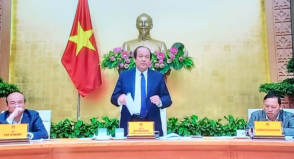 Bộ trưởng, Chủ nhiệm Văn phòng Chính phủ Mai Tiến Dũng phát biểu tại Hội nghị. 