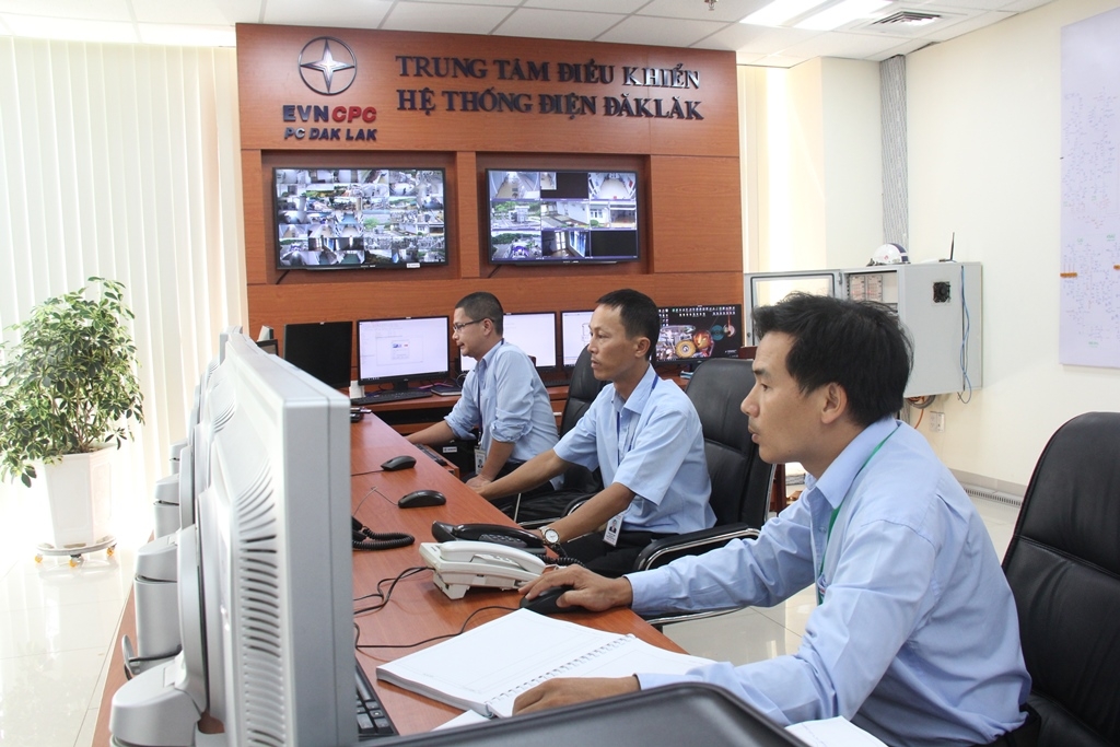 Vận hàng Trung tâm điều khiển điện tại Công ty Điện lực Đắk Lắk
