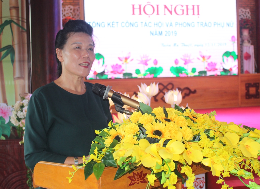 Phó chủ tịch Trung ương Hội LHPN Việt Nam phát biểu tại hội nghị