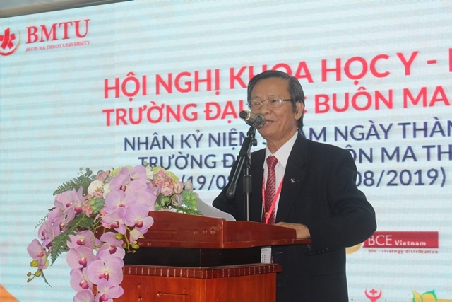 Giáo sư, Tiến sĩ Đặng Tuấn Đạt, Hiệu trưởng Trường Đại học Buôn Ma Thuột phát biểu khai mạc Hội nghị.