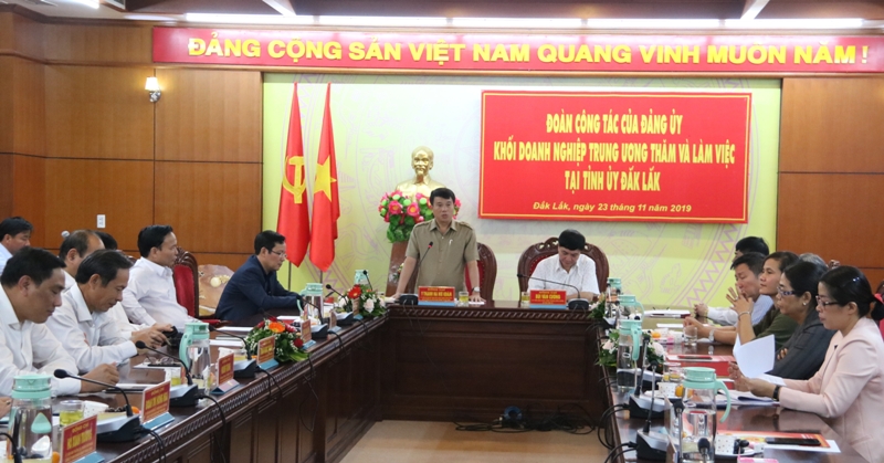 Các đại biểu tham dự buổi làm việc