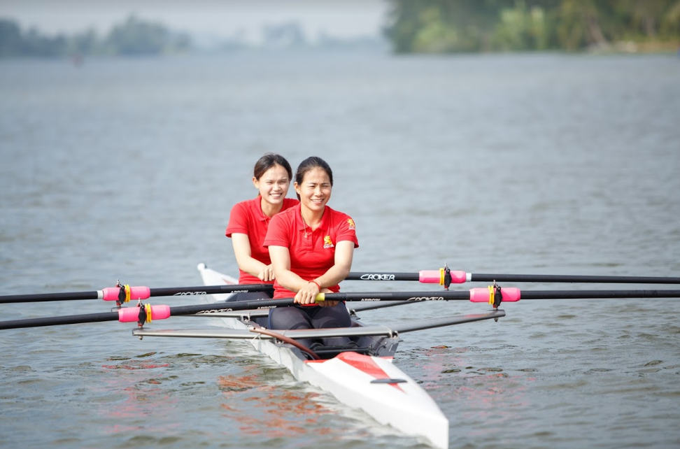 VĐV Lê Thị Hiền và Hồ Thị Lý tập luyện tại CLB Đua thuyền Hải Phòng, chuẩn bị cho SEA Games 30.