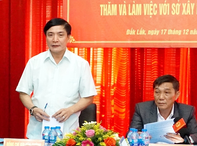 Bí thư Tỉnh ủy Bùi Văn Cường phát biểu tại buổi làm việc. 