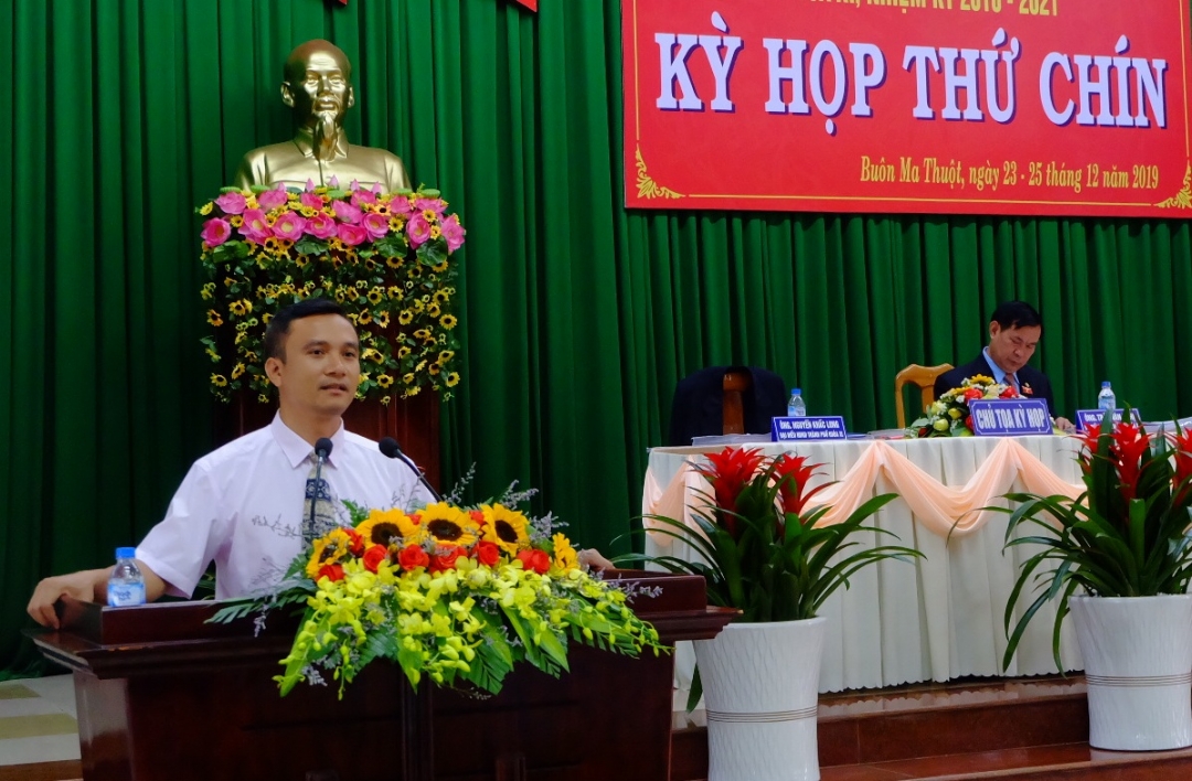 Phó Chủ tịch HĐND thành phố Buôn Ma Thuột Nguyễn Khắc Long phát biểu bế mạc kỳ họp