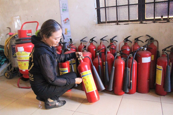 Chợ Duy Hòa (TP. Buôn Ma Thuột) luôn trang bị đầy đủ bình chữa cháy và các phương tiện khác theo quy định.