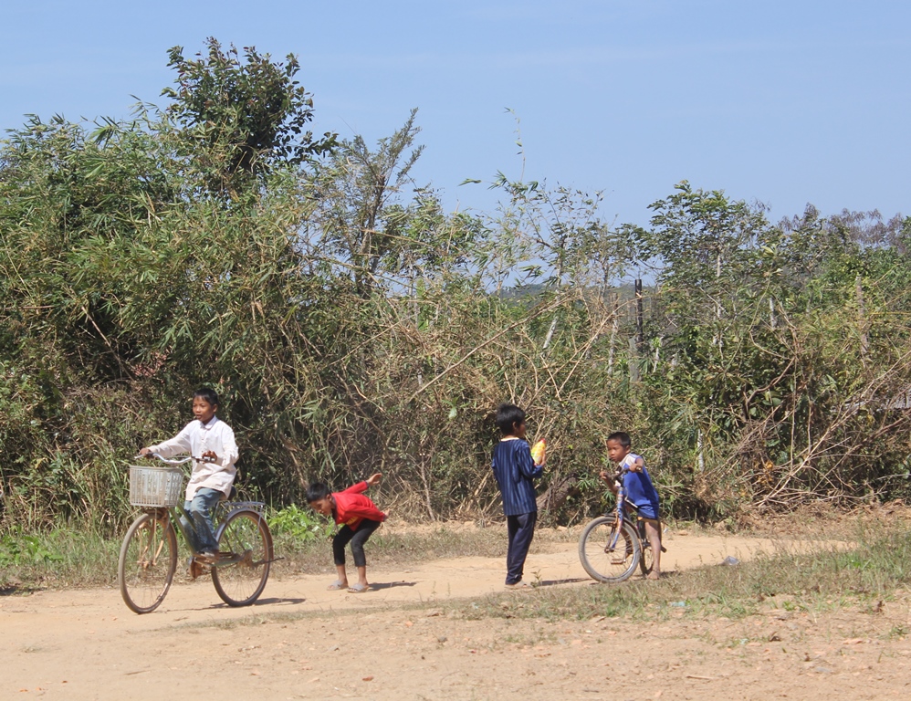 Trẻ e tại xã Nam Kar, huyện Lắk