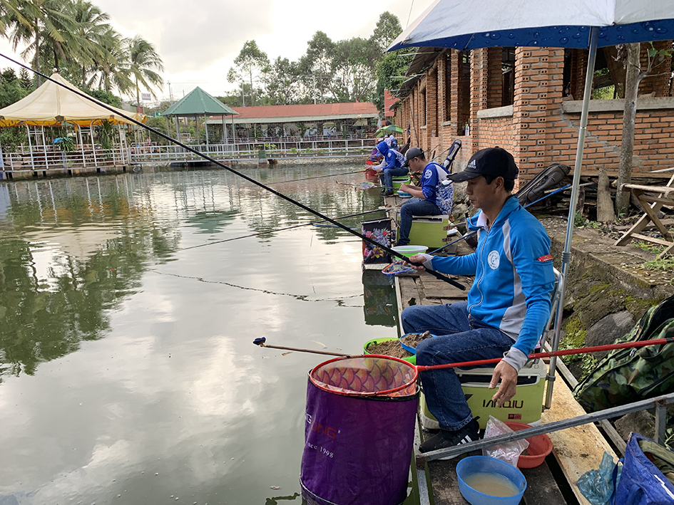 Câu cần tay đòi hỏi nhiều kỹ năng và kinh nghiệm mới câu được nhiều cá. 