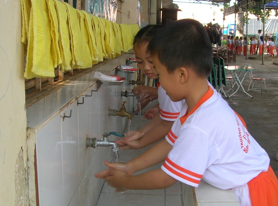 Rừa tay sạch với xà phòng là một trong những cách giúp phòng chống dịch bệnh do nCov. 