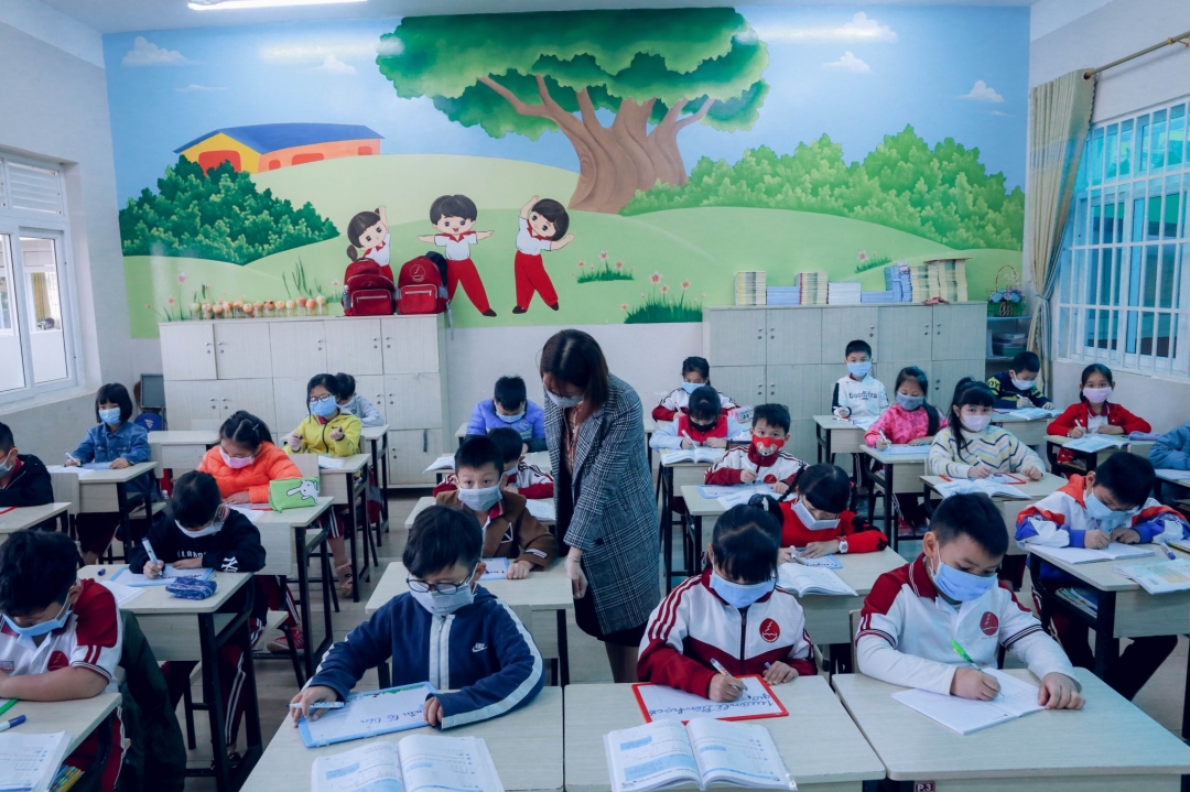 Học sinh Trường Tiểu học, THCS & THPT Hoàng Việt 