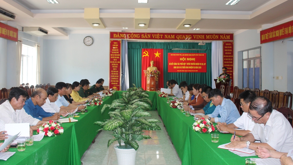 Các đại biểu tham dự hội nghị