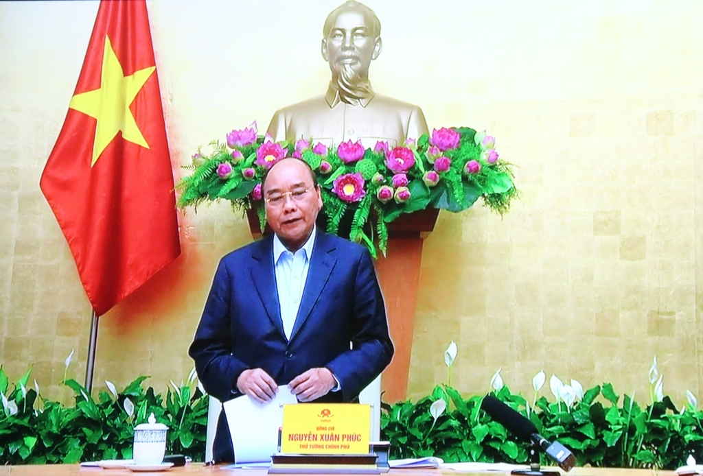Thủ tướng Chính phủ Nguyễn Xuân Phúc chủ trì hội nghị. (Ảnh chụp qua màn hình)