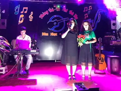 Một tiết mục hát cho nhau nghe ở Hội quán Cà phê Trà My.